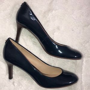 Beautiful Tommy Hilfiger Navy Patent Pump Sz 7.5